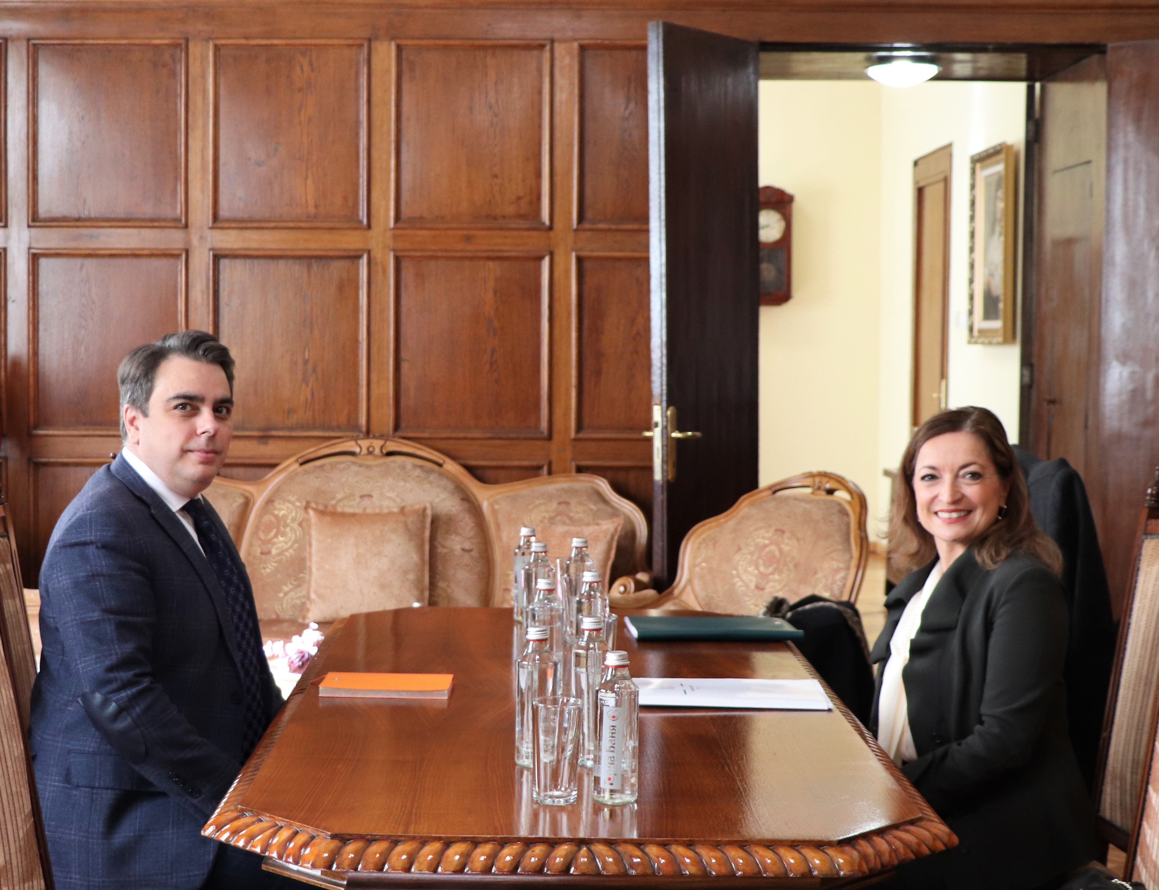 Minister Vassilev Meets Ambassador of Italy H.E. Giuseppina Zarra